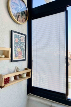 Mottled Off White Pleated Curtain